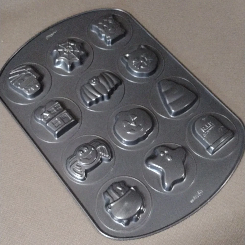 Wilton Halloween 12 cavity cookie sheet